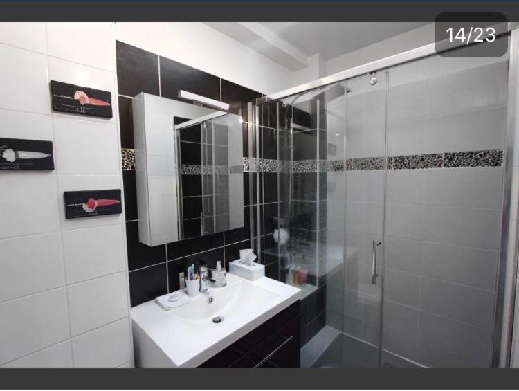 Appartamento Petit havre de paix de 27m2 à Montmartre Parigi Esterno foto